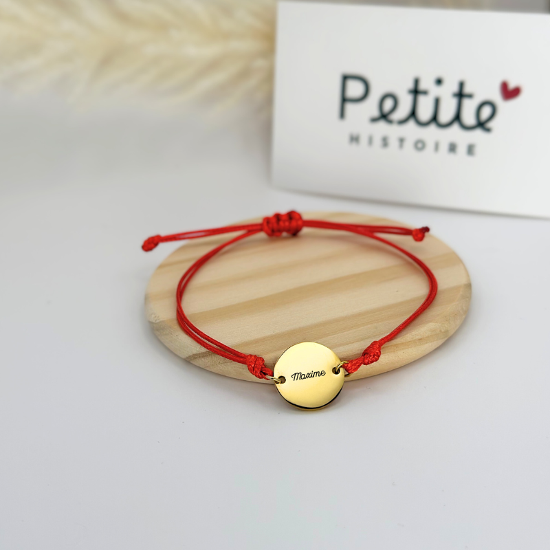 Bracelet personnalisé – Médaille ronde – Or – Cordon rouge