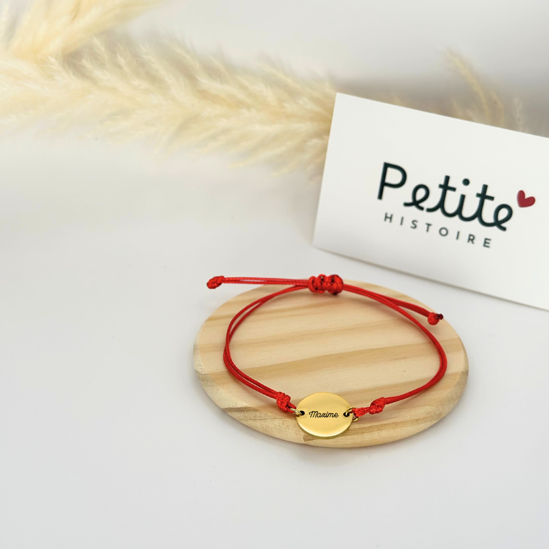 Bracelet personnalisé – Médaille ronde – Or – Cordon rouge