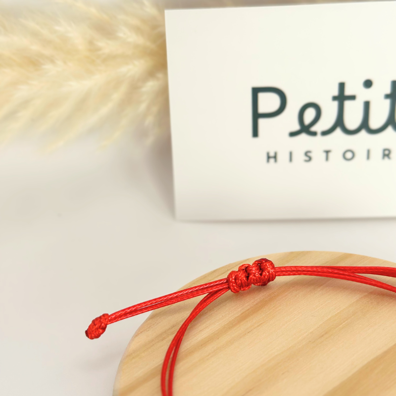 Bracelet personnalisé – Médaille ronde – Or – Cordon rouge