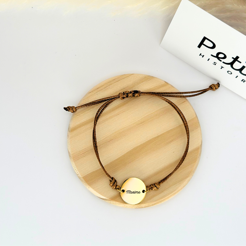 Bracelet personnalisé – Médaille ronde – Or – Cordon marron