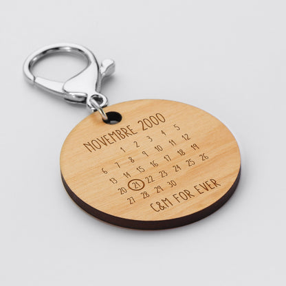 Porte-clés bois gravé – calendrier personnalisé